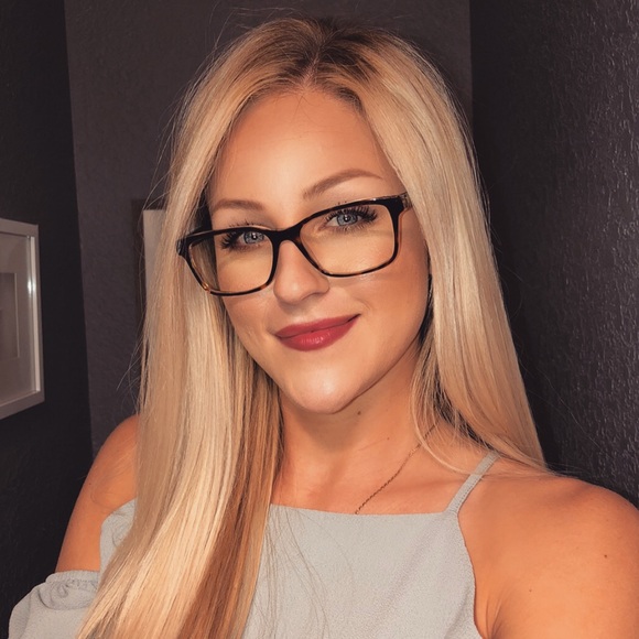 Meet your Posher, Hannah - Picture 1 of 1